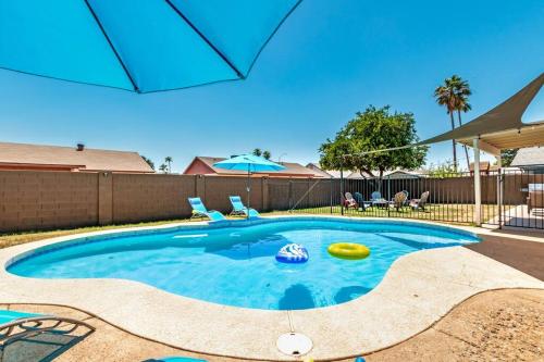 3 bedroom large house with shining pool, Mesa