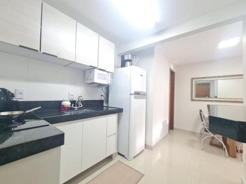 Apt 17 com 2 suítes com ar cond