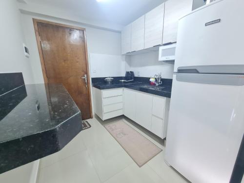 Apt 17 com 2 suítes com ar cond