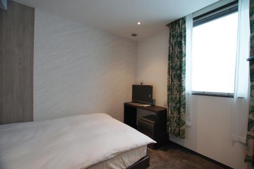 Economy Double Room image 9