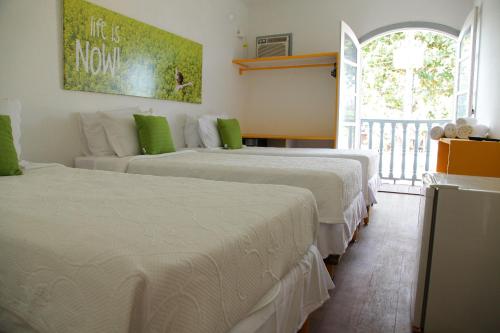 3 twin beds
