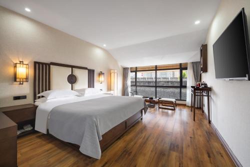 鸿胪花园酒店 入住赠送百威啤酒2瓶 鸿胪花园酒店 入住赠送百威啤酒2瓶