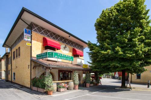  Albergo Ristorante Da Felice, Loria bei Casa Dante