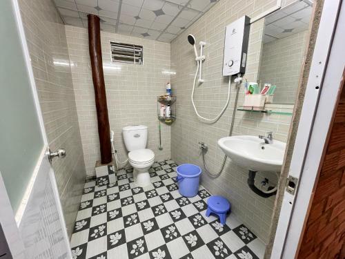 Bathroom, Vong Nguyet Homestay in Huyen Trang Bang