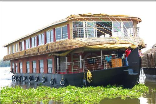 Private Houseboat