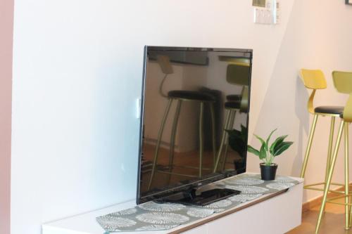 Facilities, SUMMER SUITES APARTMENT-The Summer Shopping Mall in Samarahan