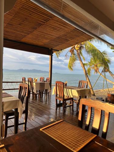 Restaurant, Adarin beach Resort in Mae Nam