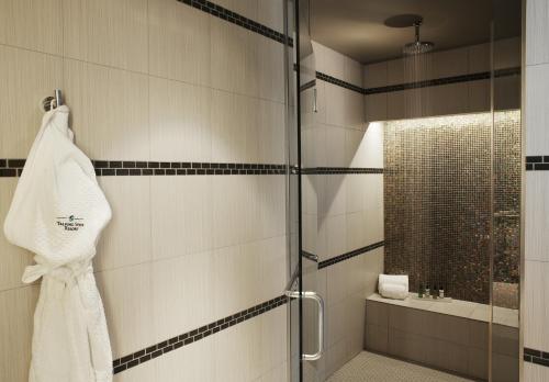Executive Room image 2