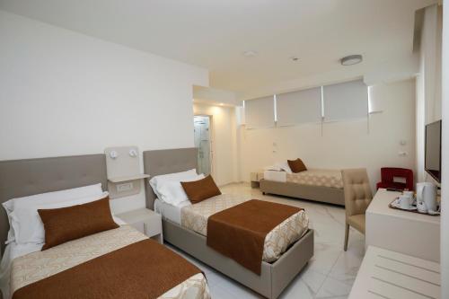 Vomero High Hotel Room Type - Triple Room - Disability Access