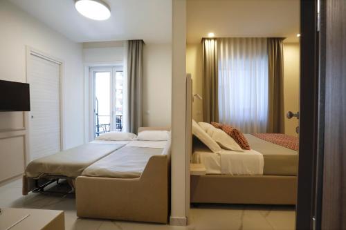 Vomero High Hotel Room Type - Deluxe Family Room
