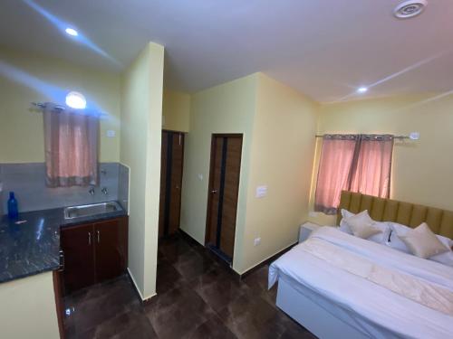 Double Room image 6