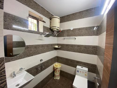 Double Room image 3