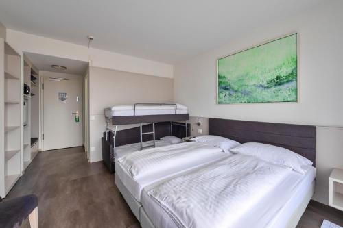 3 twin beds, 1 bunk bed