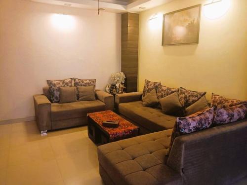 Cozy 3BHK Airbnb in VIP Road, Sixmile