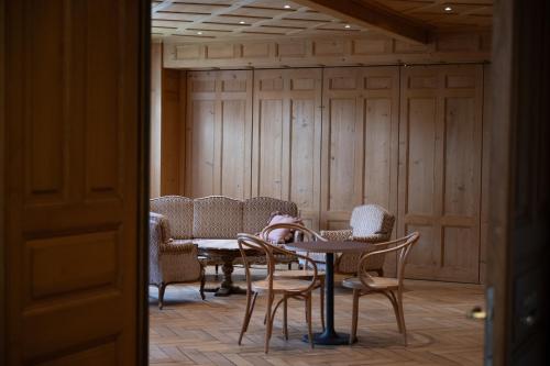 Фойє, FLÜHLI Hotel Kurhaus (FLUHLI Hotel Kurhaus) in Флулі