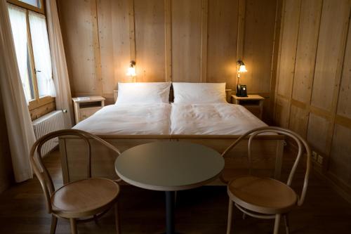 2 twin beds