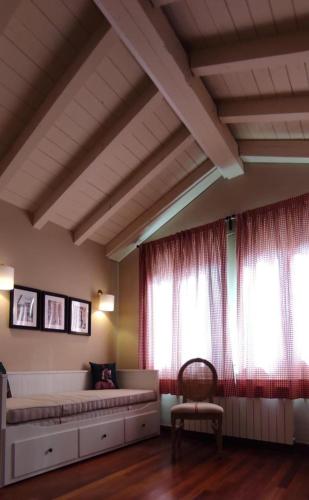 1 queen bed, 1 sofa bed