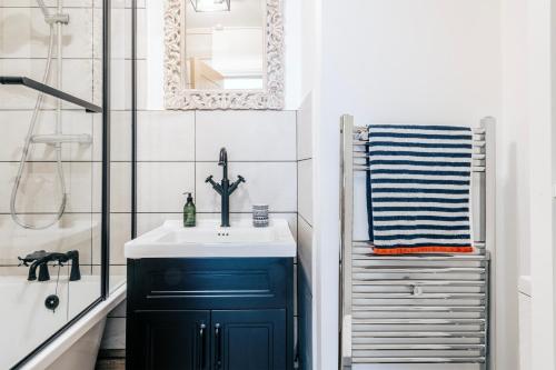 Stylish 1 Bed Flat Zone 2 Hampstead Swiss Cottage, Londyn (zdjęcie 9)