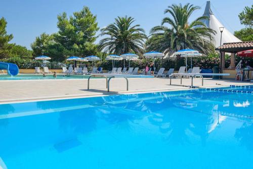 ISA-Appartament standard 4 beds, air conditioning and private outdoor area in Village with 6 swimming-pools