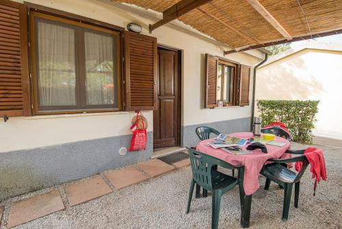 ISA-Appartament standard 4 beds, air conditioning and private outdoor area in Village with 6 swimming-pools