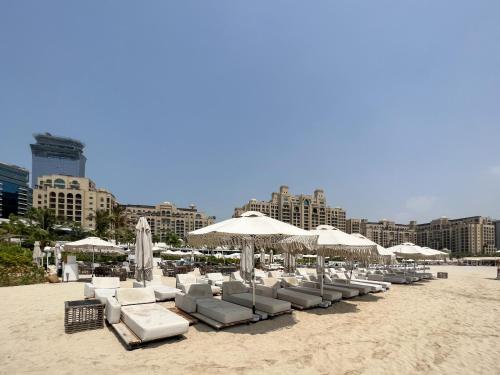 Signature Studio Full Sea View on Palm Jumeirah - image 9