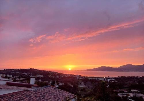 Maison 3 chambres vue Mer in 格罗塞托布吕尼亚