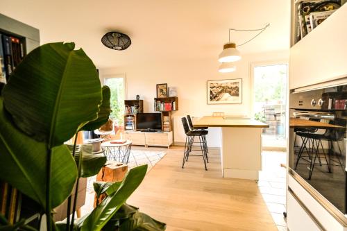 L'Olympique: appartement cosy, vue canal grande terrasse et parking - Messy