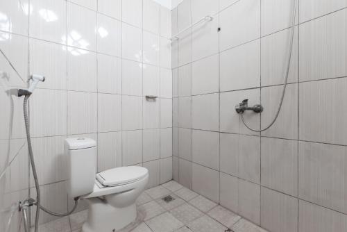 Urbanview Hotel D'Pineapple Villa Ciater by RedDoorz Room Type - Family Room