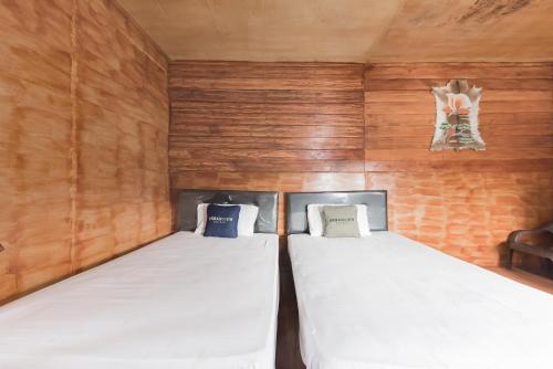 Urbanview Hotel D'Pineapple Villa Ciater by RedDoorz Room Type - Suite