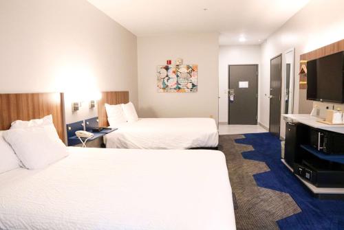 Microtel Inn & Suites by Wyndham Charlotte/Northlake - image 6