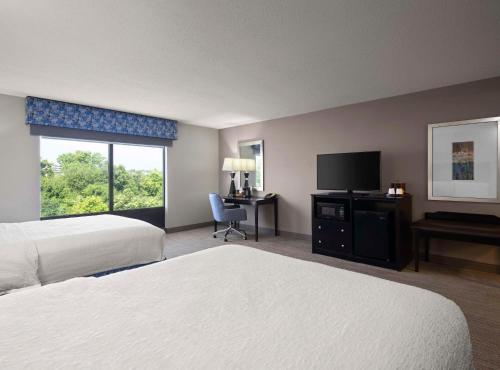 2 queen beds
