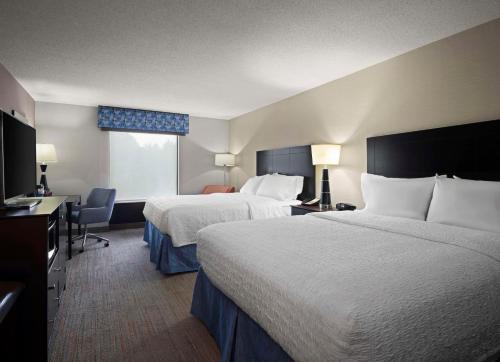 2 queen beds