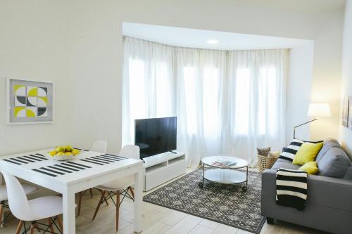 The Lucky Flats - Poeta Quintana - image 4