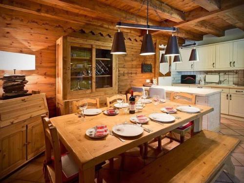 Meribel Les Allues Ski Chalet with beautiful views - Les Allues