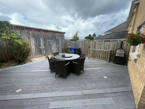 Mayfield square in เขตมอเตอร์เวย์