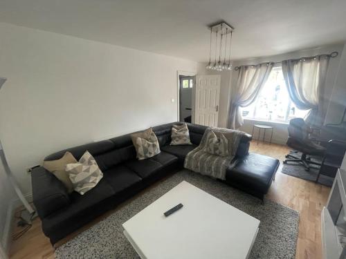 Mayfield square in เขตมอเตอร์เวย์