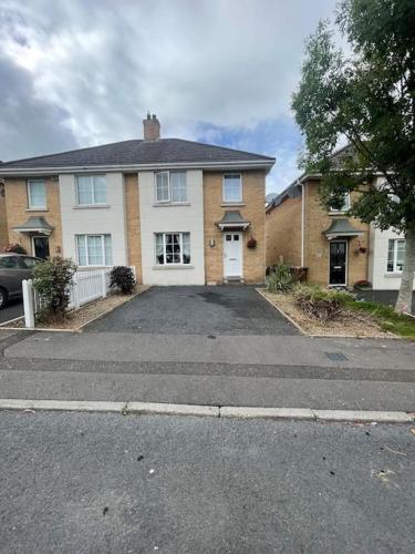 Mayfield square in เขตมอเตอร์เวย์