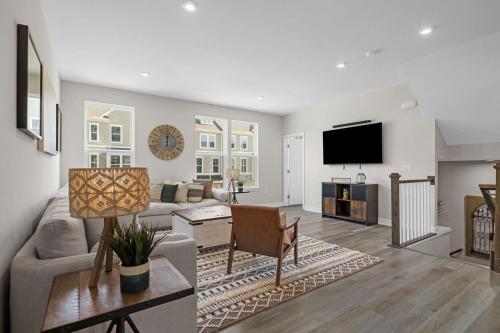 Luxurious 3 Story Townhome! The Dye at Barefoot Resort 402- Sleeps 12! in North Myrtle Beach, USA
