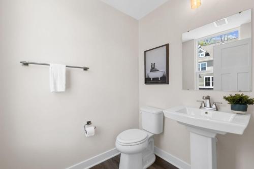 Luxurious 3 Story Townhome! The Dye at Barefoot Resort 402- Sleeps 12! in North Myrtle Beach, USA