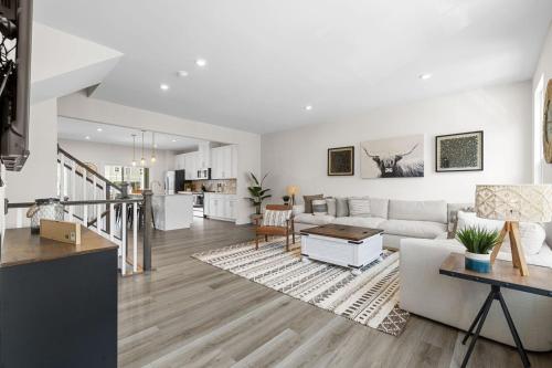 Luxurious 3 Story Townhome! The Dye at Barefoot Resort 402- Sleeps 12! in North Myrtle Beach, USA