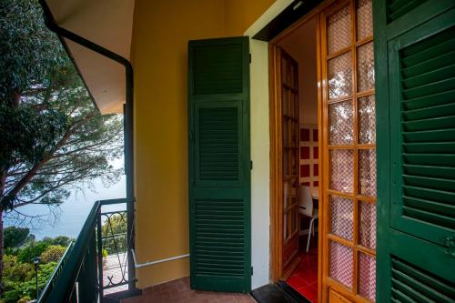 081b) Historic Villa Il Vigneto 49, Sea view, Balcony, Free private parking