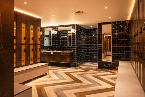 Midlands Park Hotel - image 8