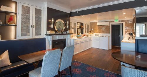 Kennebunkport Inn - 식음료(F&B)