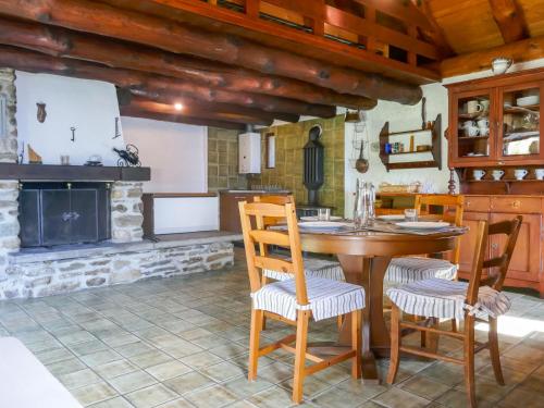  Holiday Home Rustico Girasole by Interhome in Leontica