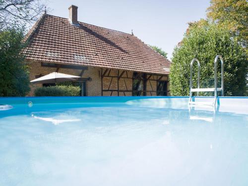 Bourgogne-Franche-Comté House 1002 in La Chapelle-Saint-Sauveur