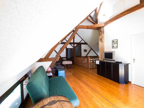 Bourgogne-Franche-Comté House 1002 in La Chapelle-Saint-Sauveur