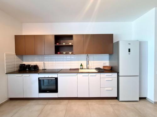 Three-Bedroom Apartment with Balcony room in Gindi Tower Apartment - By Beach Apartments TLV
