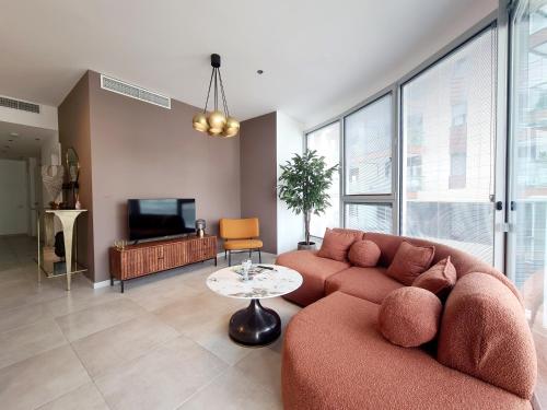 Three-Bedroom Apartment with Balcony image 9