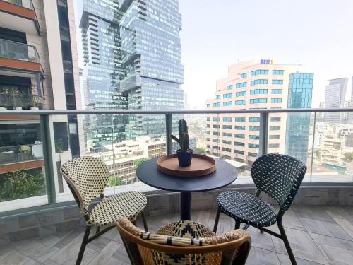 Three-Bedroom Apartment with Balcony image 8