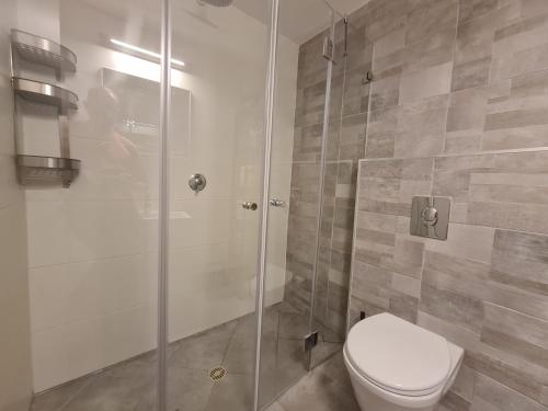 Gindi Tower Apartment - By Beach Apartments TLV - image 3